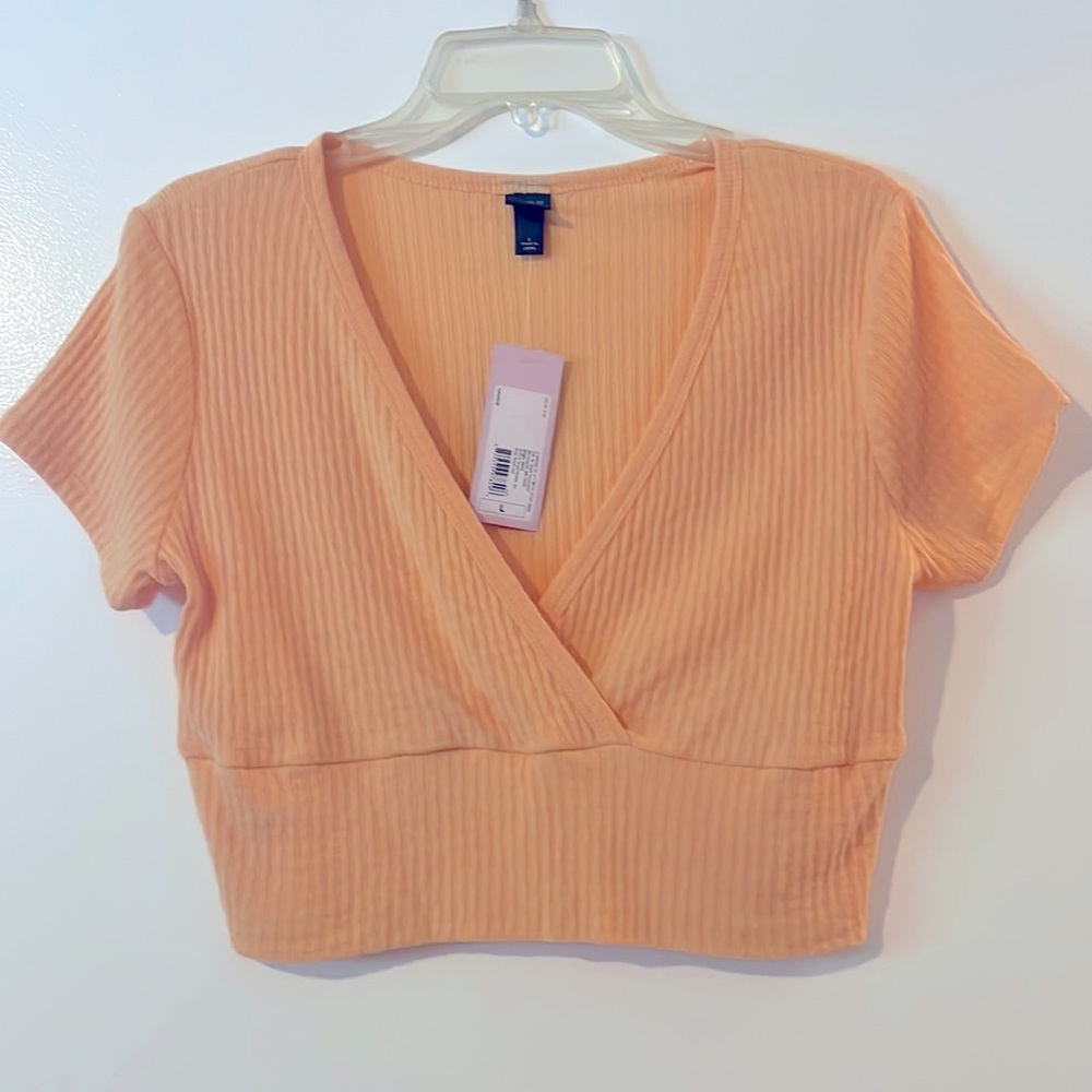 NWT-Wild Fable size large crop peach short sleeve top